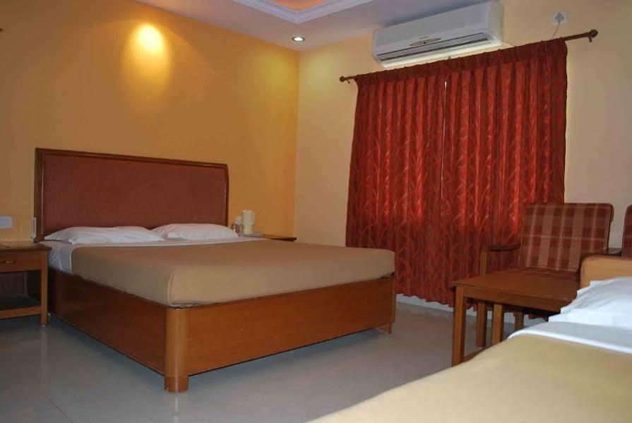 The Chakrie Residency Hotel Tirupati Exterior foto