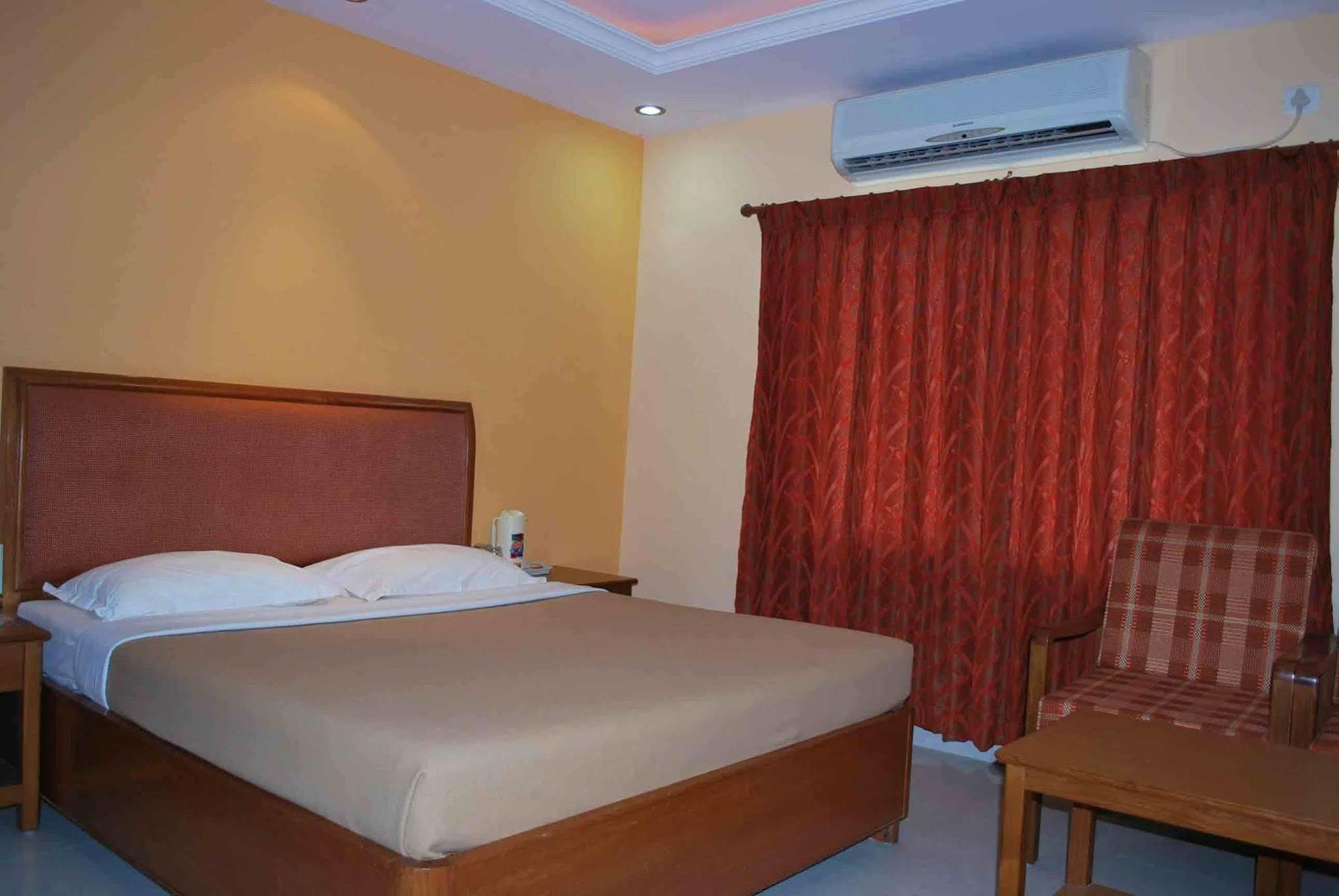 The Chakrie Residency Hotel Tirupati Exterior foto