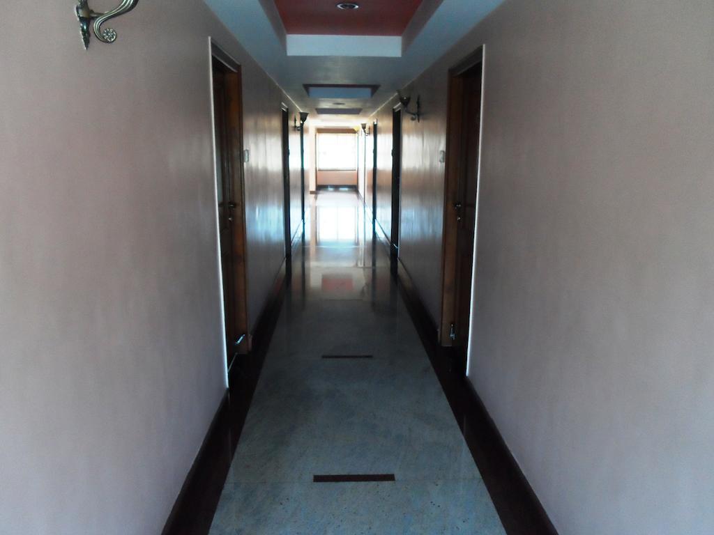 The Chakrie Residency Hotel Tirupati Exterior foto