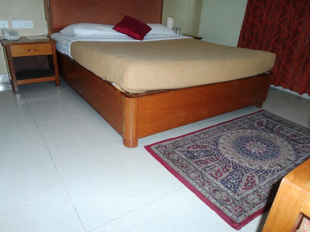 The Chakrie Residency Hotel Tirupati Habitación foto