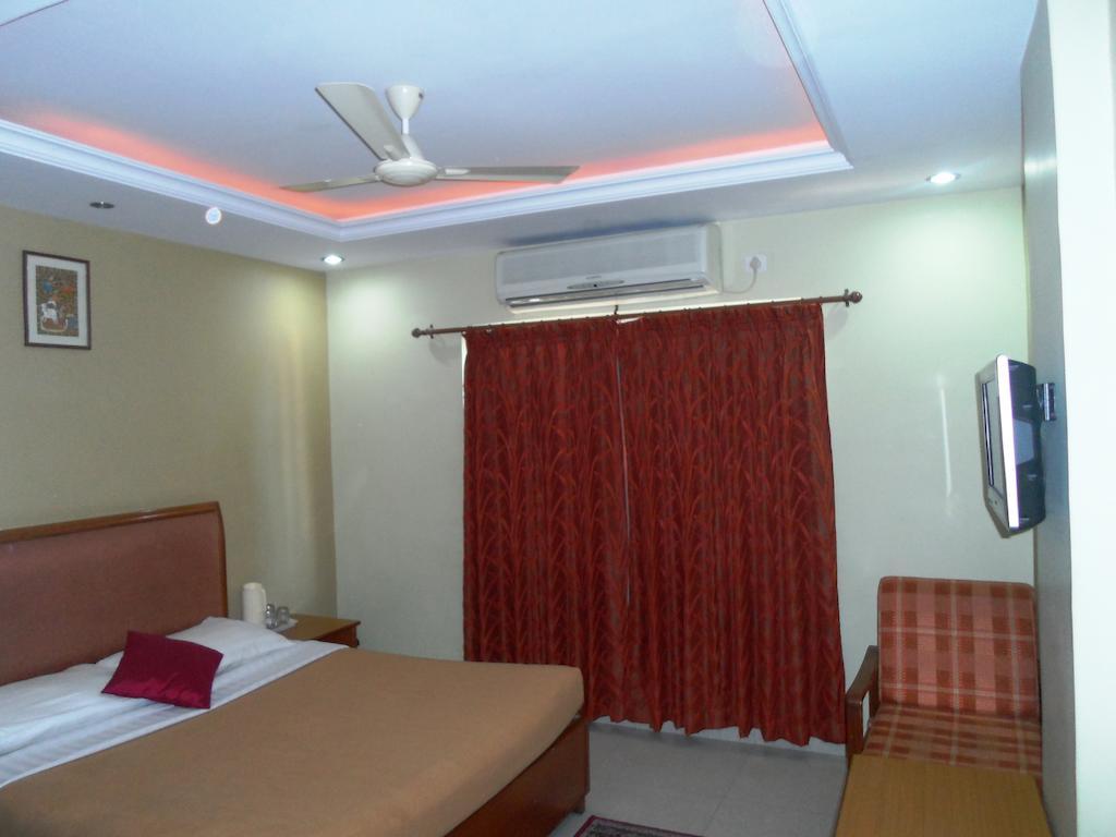 The Chakrie Residency Hotel Tirupati Exterior foto